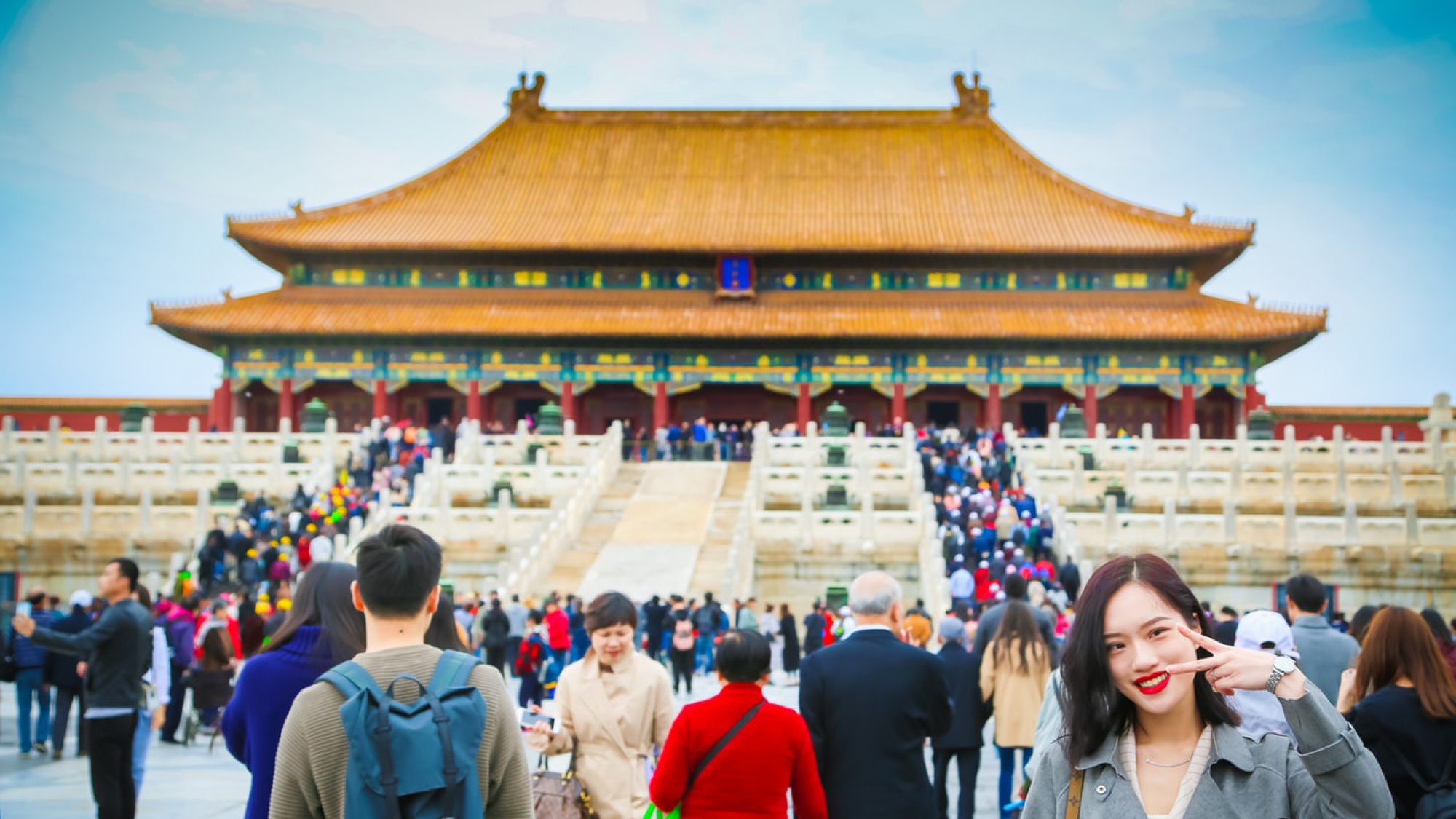 tourists-at-forbidden-temple-1486577